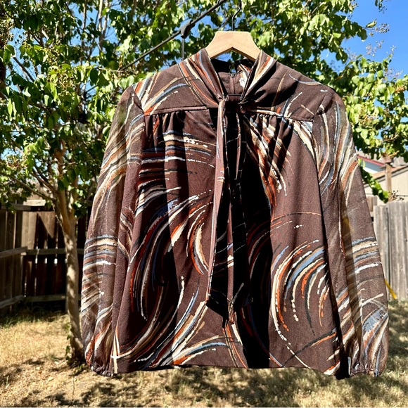 Vintage 1960s brown abstract tie blouse with sheer puffy sleeves - Picture 4 of 9